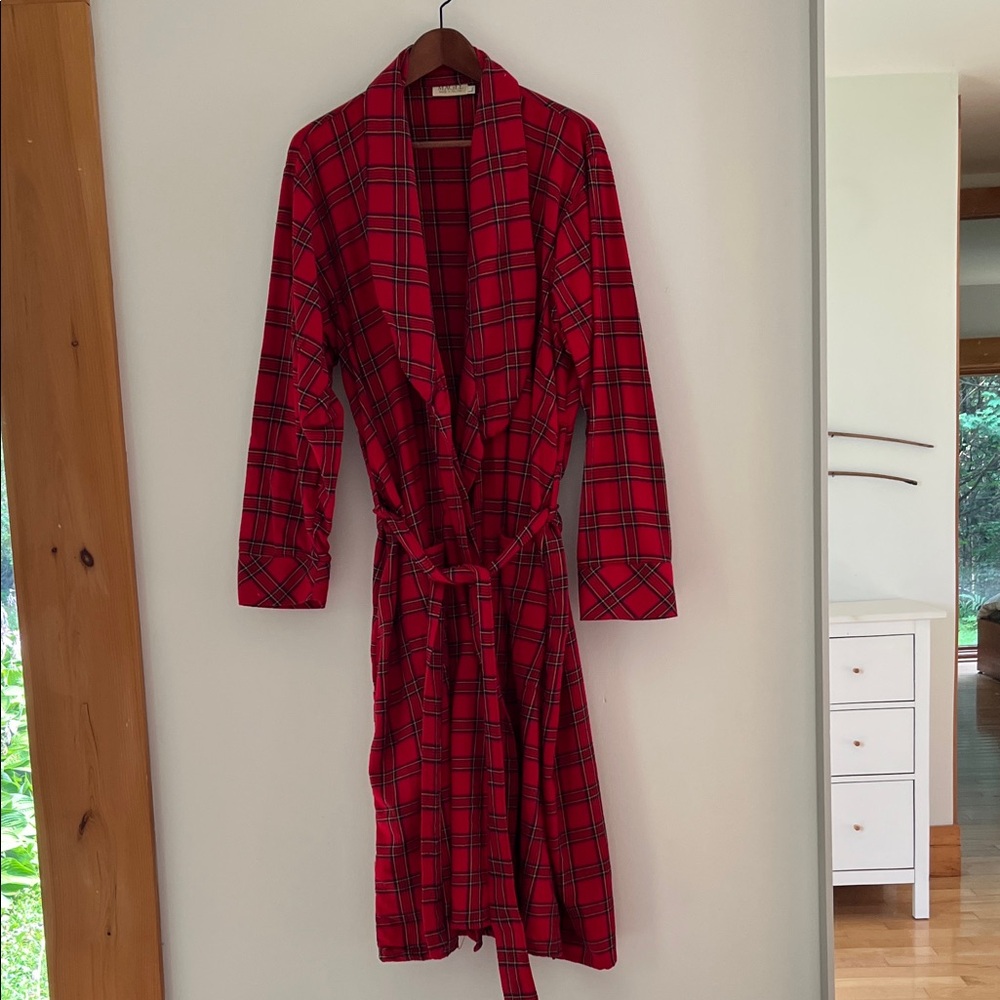 Magee Red Plaid Irish 100% Cotton Men's
Robe L Made in Donegal Ireland